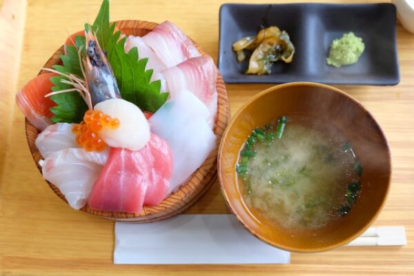 糸島名物の海鮮丼