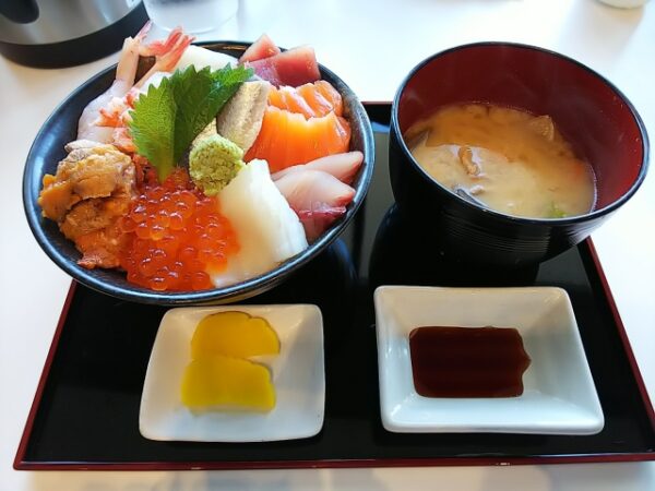佐渡名物の海鮮丼