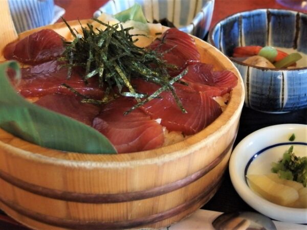 伊勢名物の手こね寿司