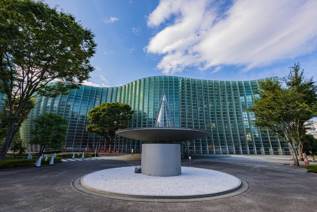 国立新美術館の建物