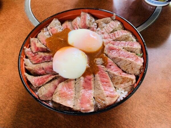 阿蘇名物のあか牛丼