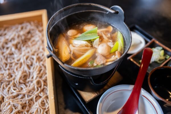 山形名物の板そばと芋煮