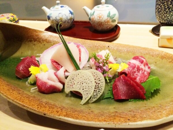 熊本名物の馬刺しの盛り合わせ