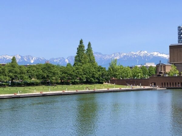 富岩運河環水公園の絶景