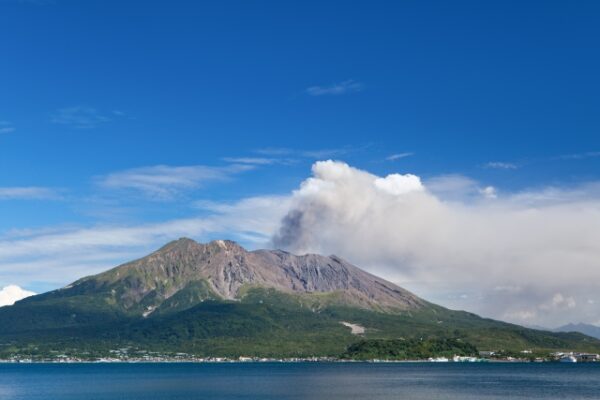 鹿児島の桜島と噴煙