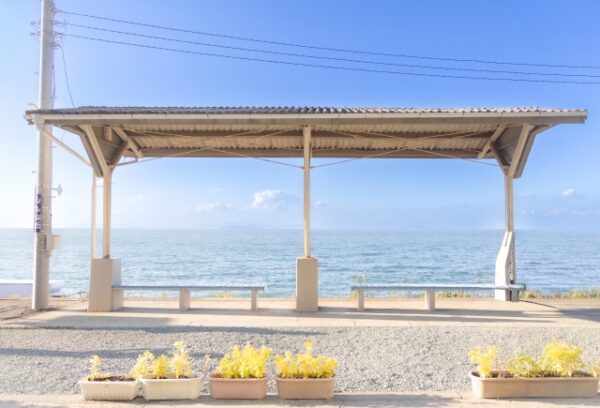 愛媛の絶景駅。下灘駅
