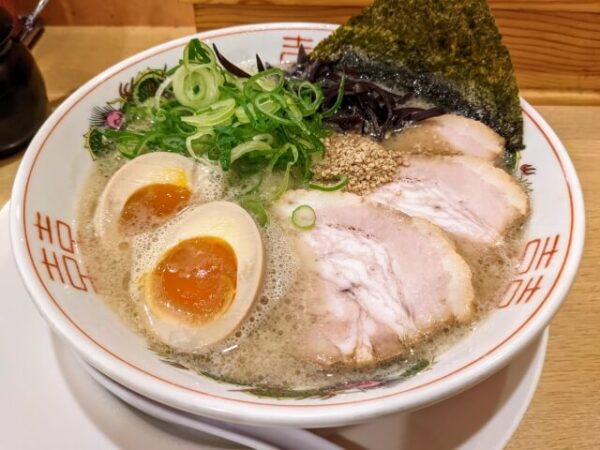 福岡名物の博多ラーメン