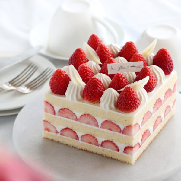 苺のスクエアケーキ