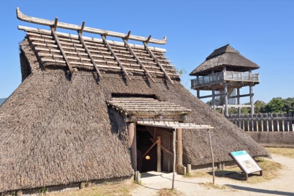 吉野ケ里歴史公園にある復元された弥生時代の建造物