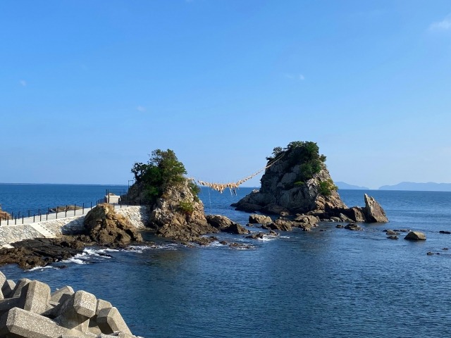 大分県佐伯市。豊後二見ヶ浦の夫婦岩の絶景