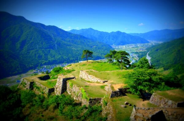 大分県竹田市の天空の城と称される岡城址と九重連山の絶景