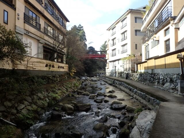 福岡県宮若市にある脇田温泉周辺の自然豊かな風景