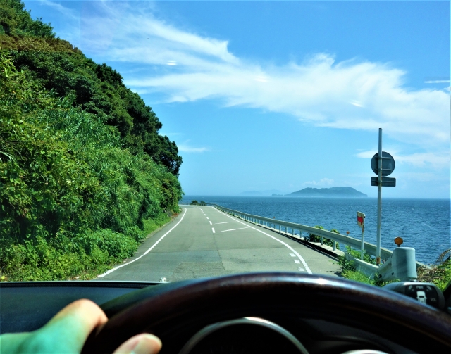 大分県大分市の佐賀関。海沿いの道路からの景色